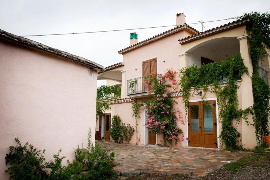 Agriturismo Donnolu Tertenìa 外观 照片